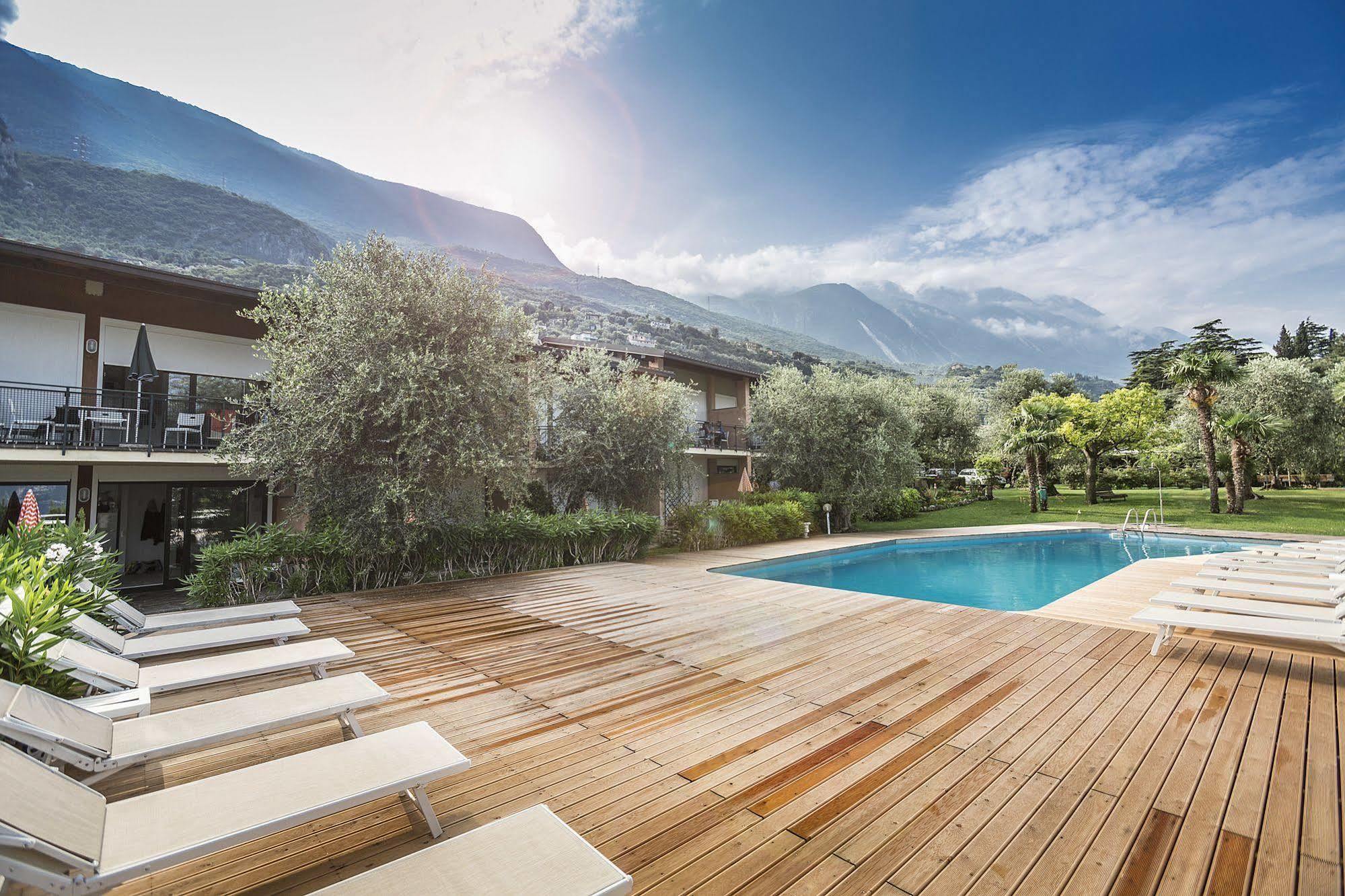Residence Parco Lago Di Garda Мальчезіне Екстер'єр фото